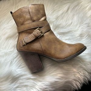 SM New York tan ankle boot Size 8.5